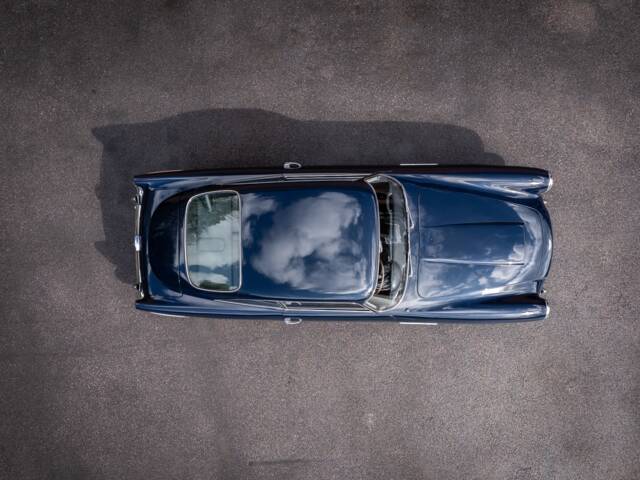 Aston Martin DB 4