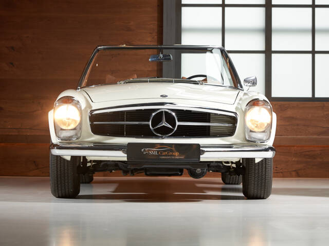 Mercedes-Benz 230 SL