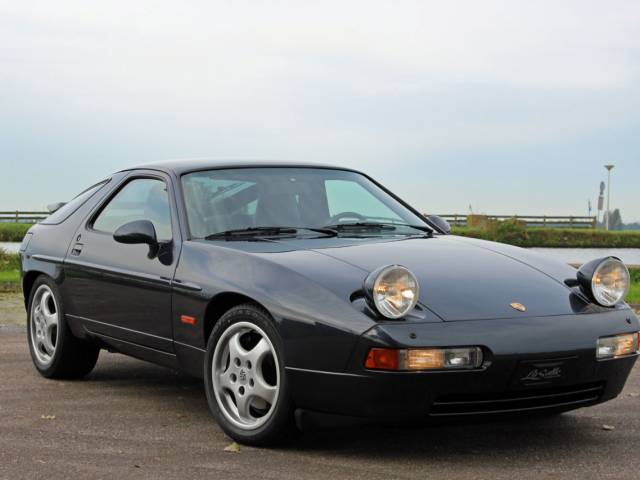 Porsche 928 S4