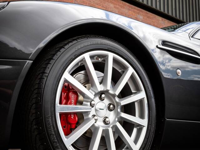 Aston Martin V12 Vanquish S