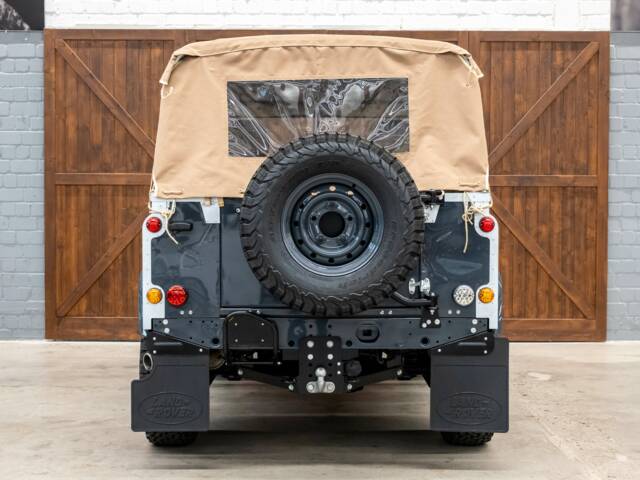 Land Rover Defender 90
