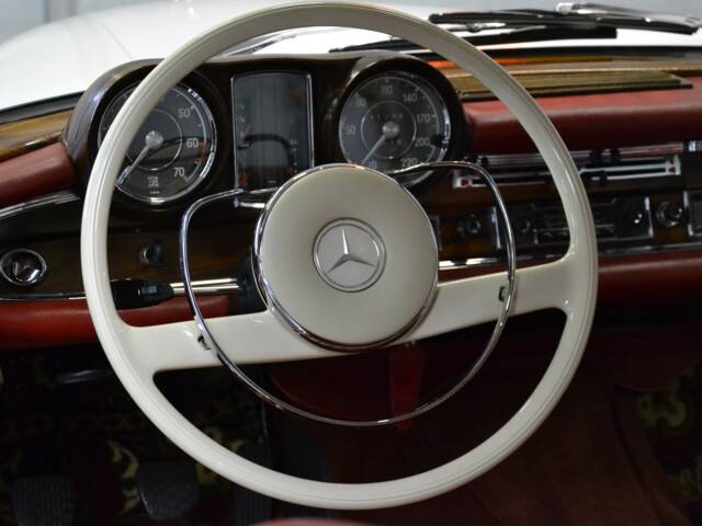 Mercedes-Benz 250 SE