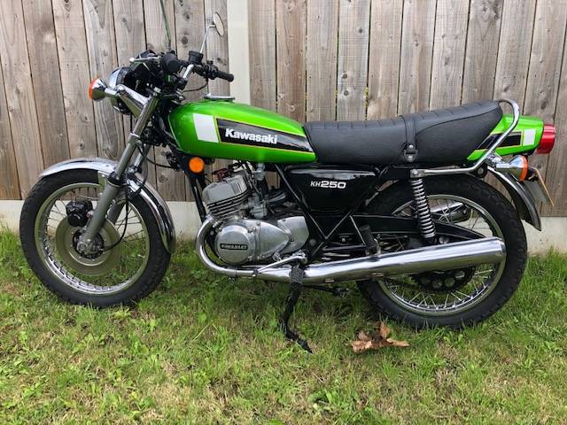 Kawasaki KH250 A4 - Air Cooled 2-Stroke Inline Triple