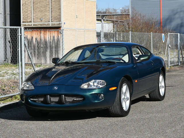 Afbeelding 1/22 van Jaguar XK8 4.0 (1998)