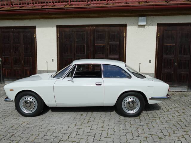 Alfa Romeo Giulia GT 1300 Junior
