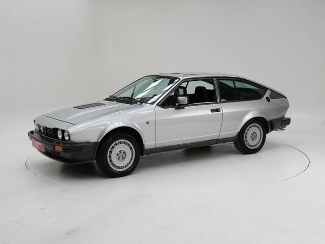 Bild 1/15 von Alfa Romeo GTV 6 2.5 (1982)