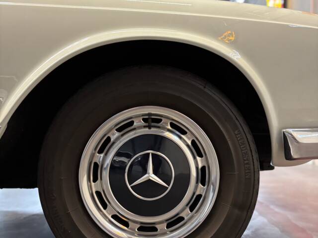Mercedes-Benz 280 SL