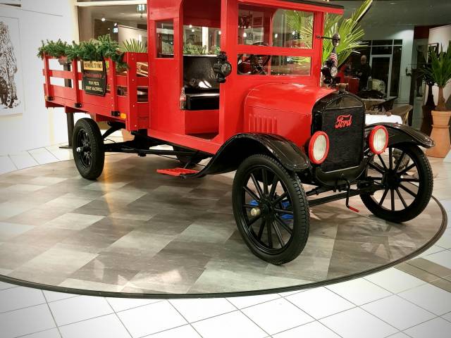 Immagine 1/12 di Ford Model TT (1921)