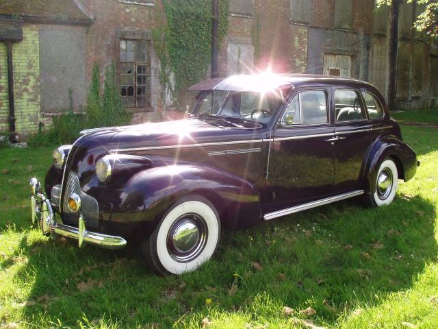 Image 1/11 of Buick Century Touring Sedan (1938)