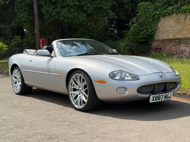 Immagine 1/12 di Jaguar XKR (2001)