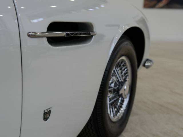 Aston Martin DB 6 Mk II