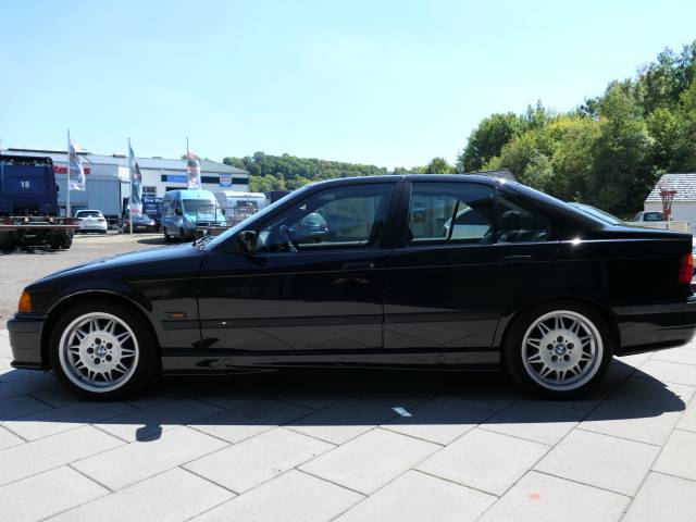 BMW 328i