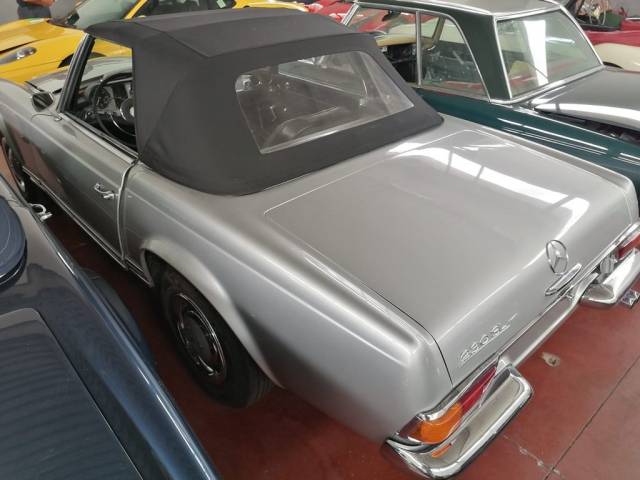 Mercedes-Benz 230 SL