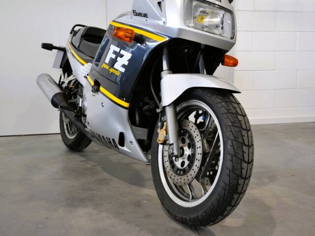 Yamaha FZ 750