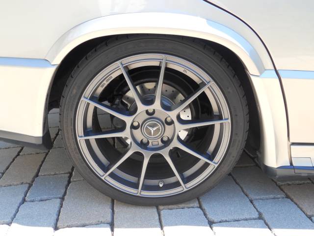 Mercedes-Benz 190 E 2.3-16