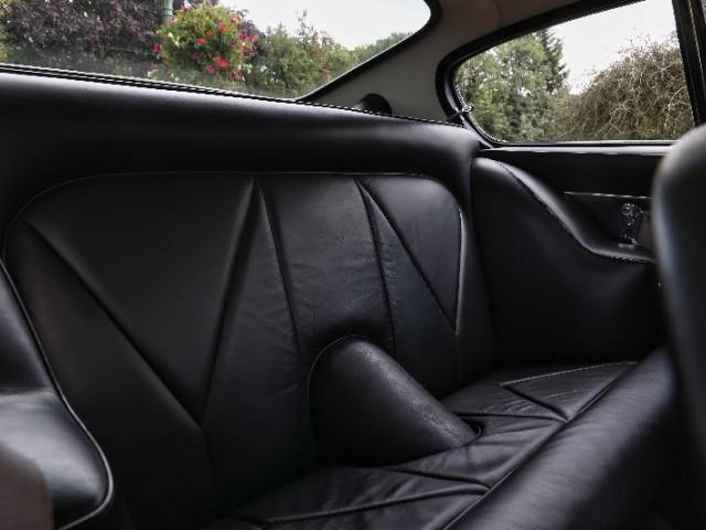 Aston Martin DB 6 Vantage