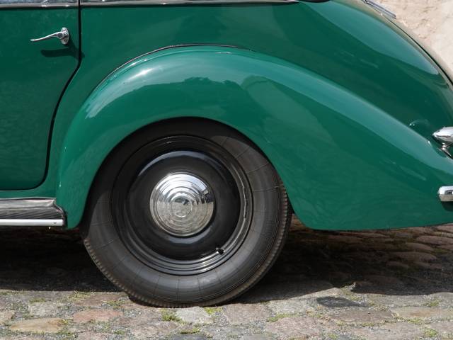 BMW 329