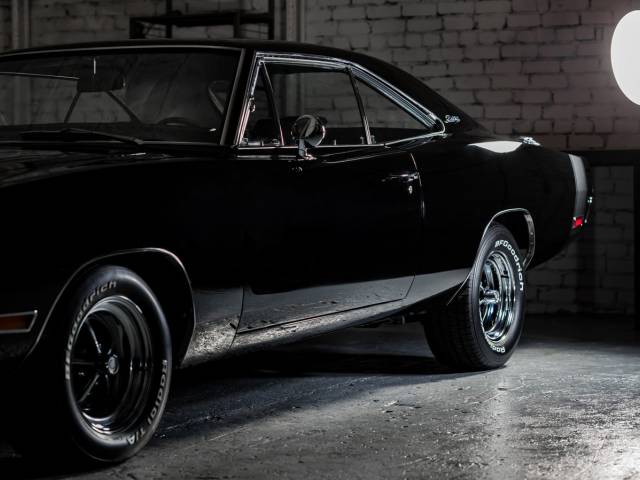 Dodge Charger 318