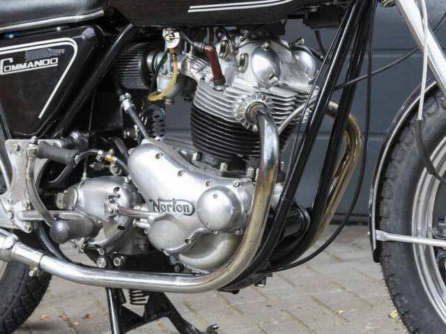 Norton Commando 750 Roadster