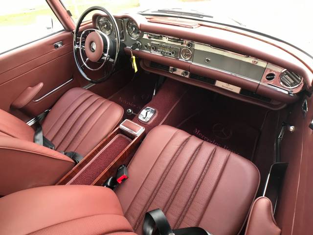 Mercedes-Benz 280 SL