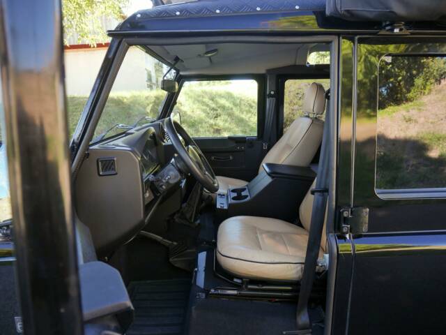 Land Rover Defender 110