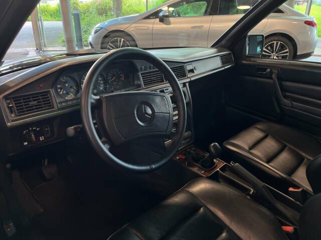 Mercedes-Benz 190 E 2.3-16