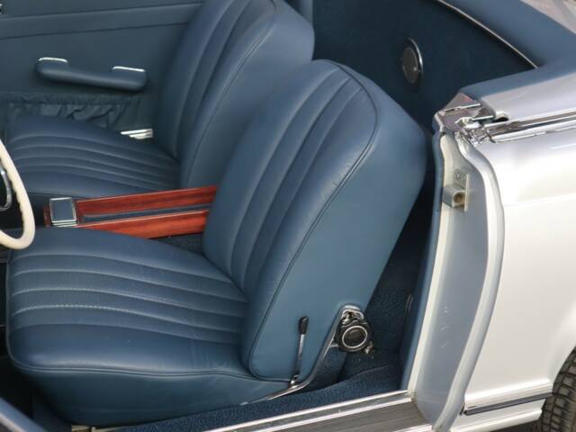 Mercedes-Benz 280 SL