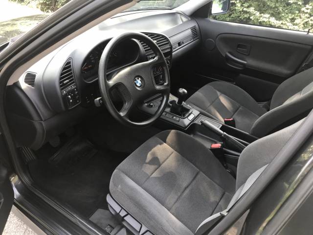 BMW 320i