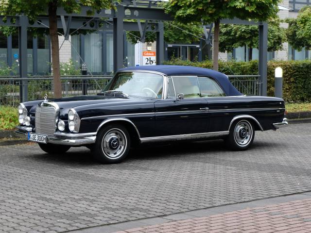 Mercedes-Benz 300 SE