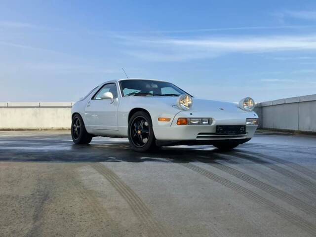 Porsche 928 GTS