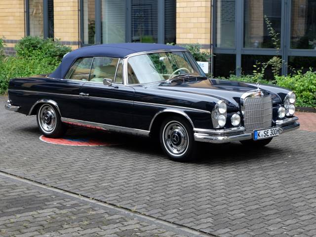 Mercedes-Benz 300 SE
