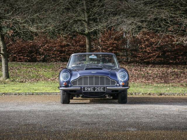 Aston Martin DB 6 Volante