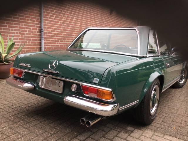 Mercedes-Benz 230 SL