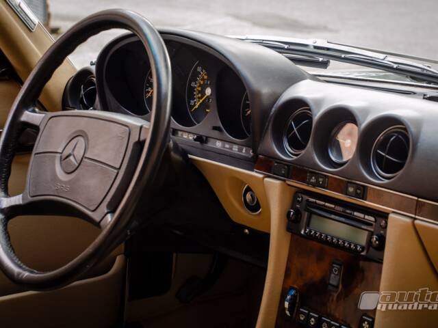 Mercedes-Benz 560 SL