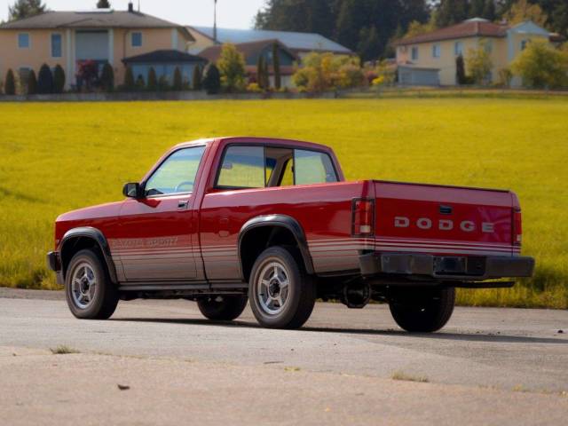 Image 1/15 of Dodge Dakota Sport (1988)