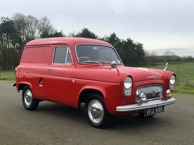 Image 1/20 of Ford Anglia (1956)