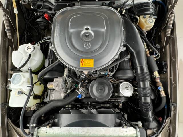 Mercedes-Benz 560 SL