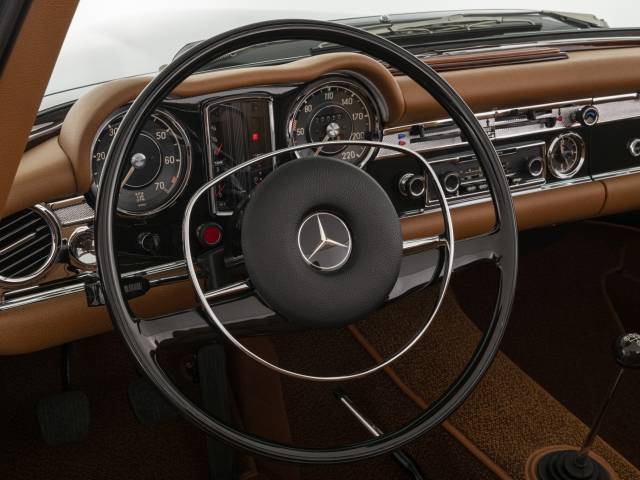 Mercedes-Benz 280 SL