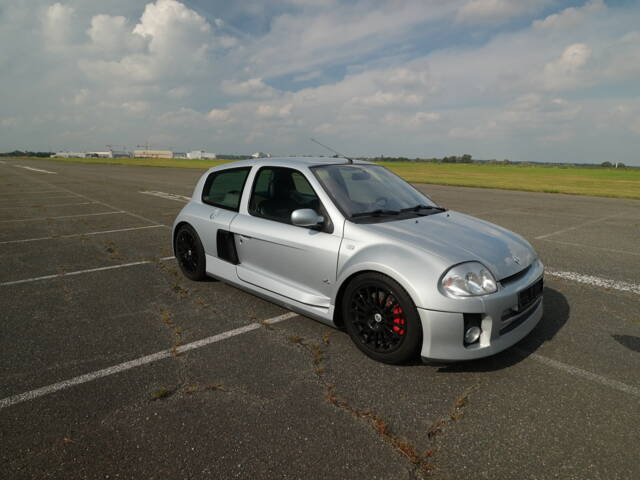 Image 1/27 of Renault Clio II V6 (2001)