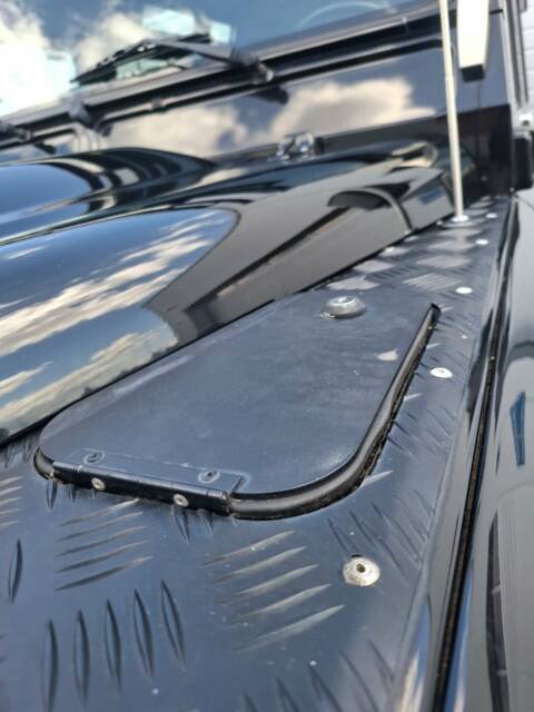 Land Rover Defender 110