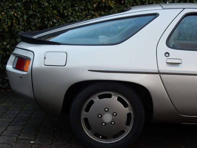Porsche 928 S