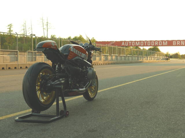 BMW R NineT