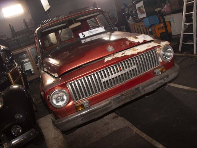 Image 1/6 de International Harvester Travelall (1966)
