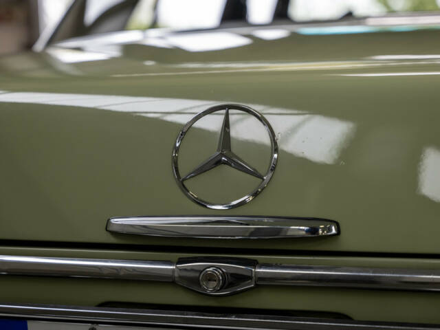 Mercedes-Benz 250 S