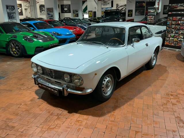 Immagine 1/22 di Alfa Romeo 2000 GT Veloce (1971)