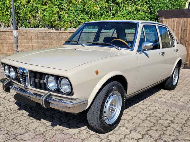 Image 1/20 de Alfa Romeo Alfetta 1.8 (1974)