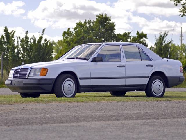 Mercedes-Benz 200 D