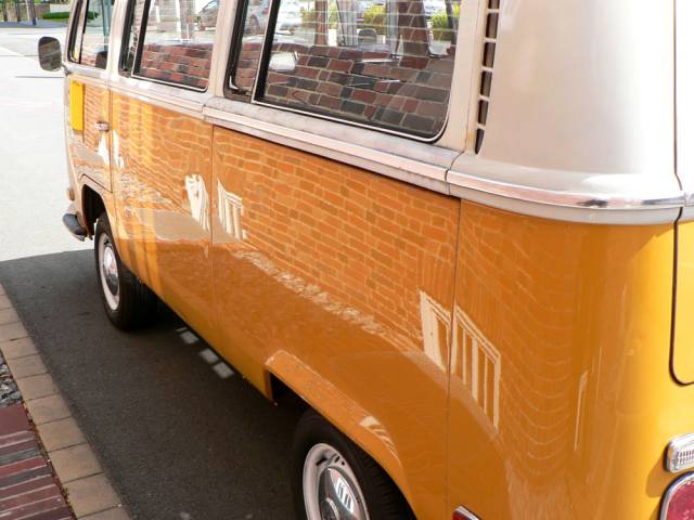 Volkswagen T2a minibus
