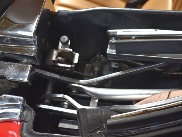 Mercedes-Benz 560 SL