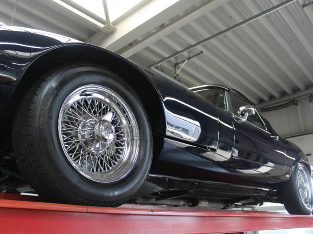 Jaguar E-Type V12